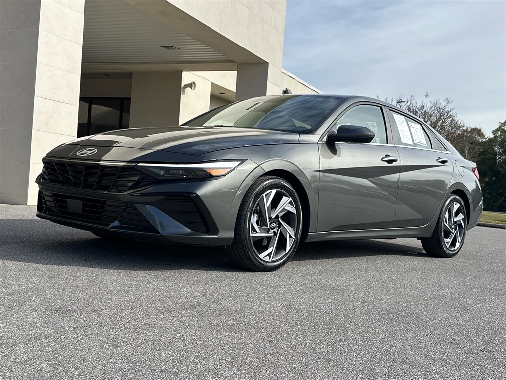 2024 Hyundai Elantra SEL's photo