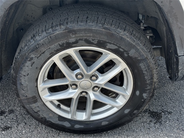 2022 Jeep Grand Cherokee Laredo photo 10