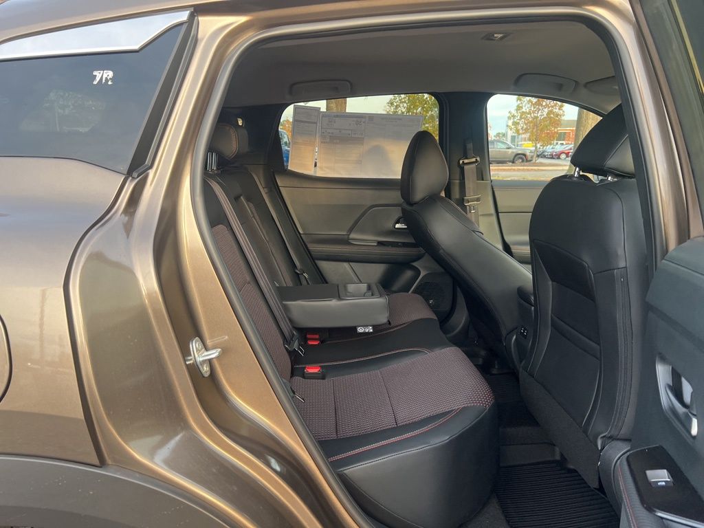2025 Nissan Kicks SR photo 13