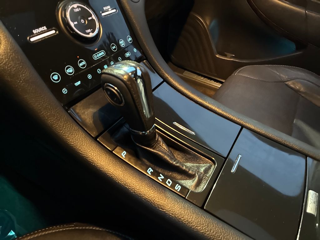 2013 Ford Taurus Limited photo 23