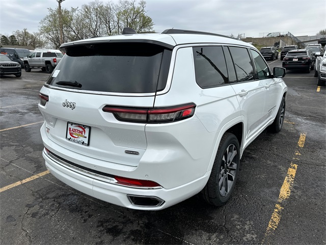 2025 Jeep Grand Cherokee Overland photo 6