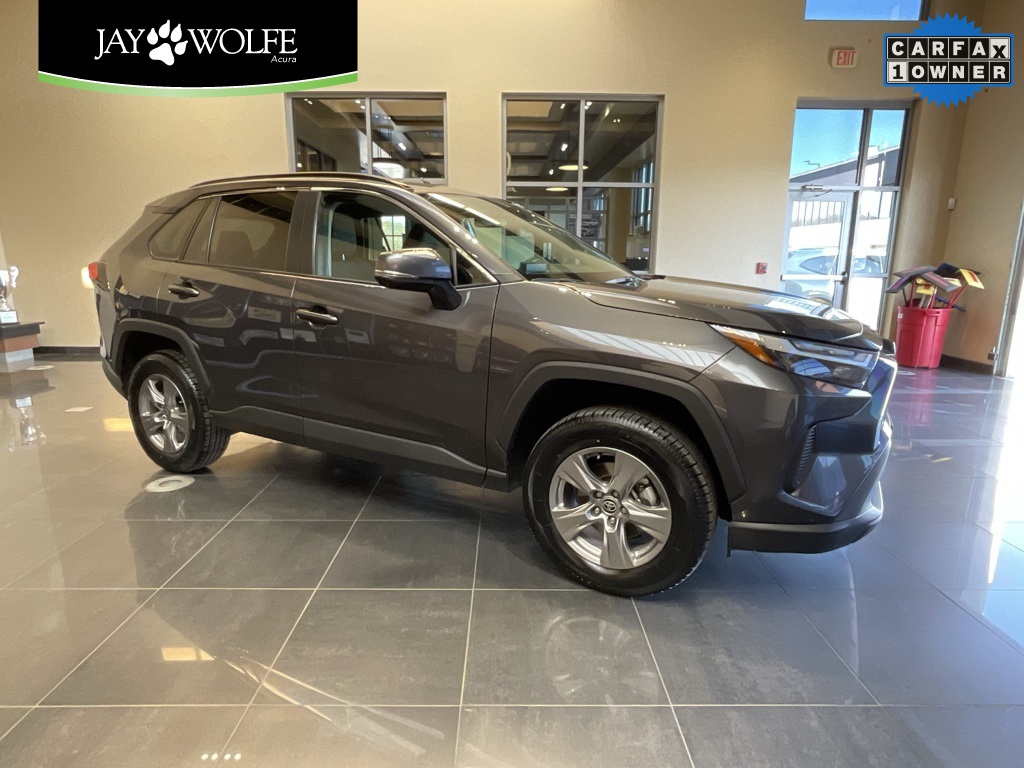 2024 Toyota RAV4 XLE's photo