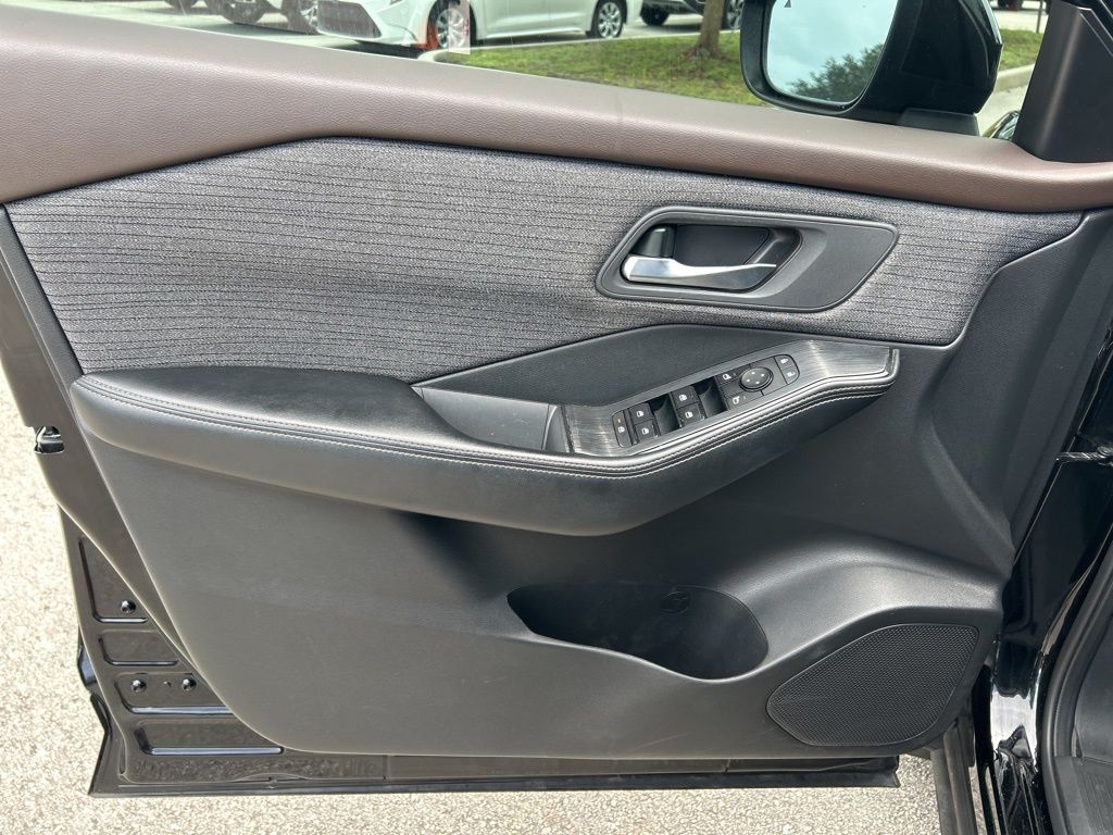 2023 Nissan Rogue SV photo 11