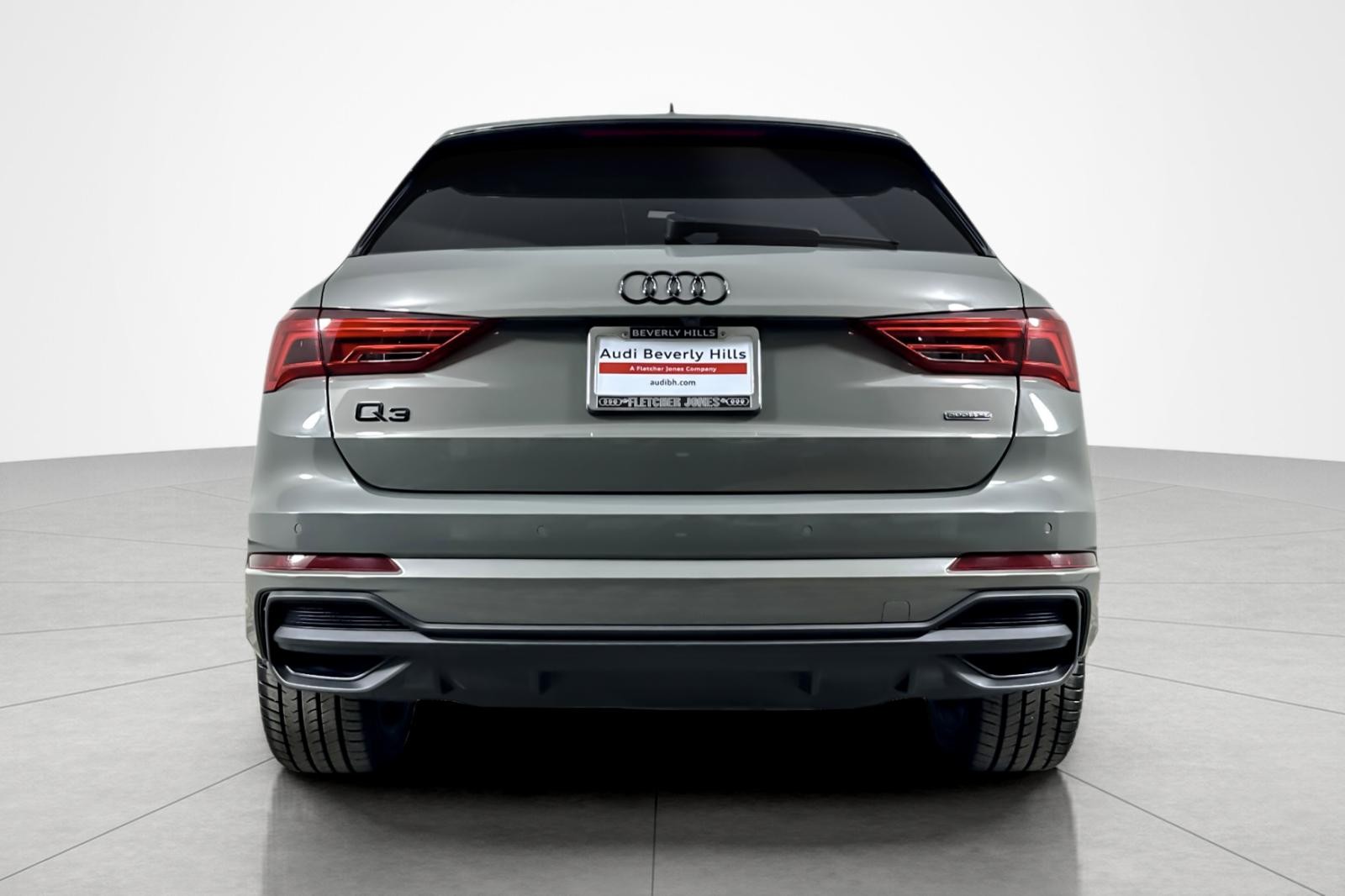 2023 Audi Q3 S line Premium Plus 45 TFSI photo 4