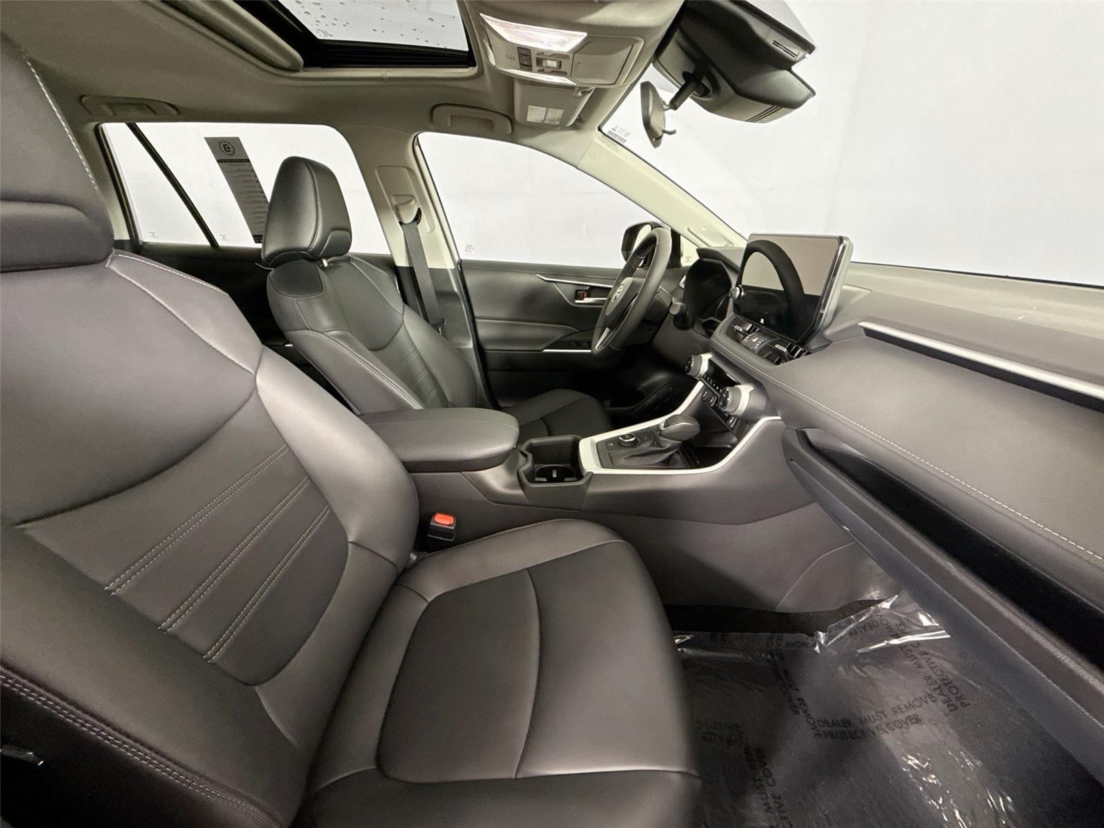 2025 Toyota RAV4 Hybrid XLE Premium photo 43