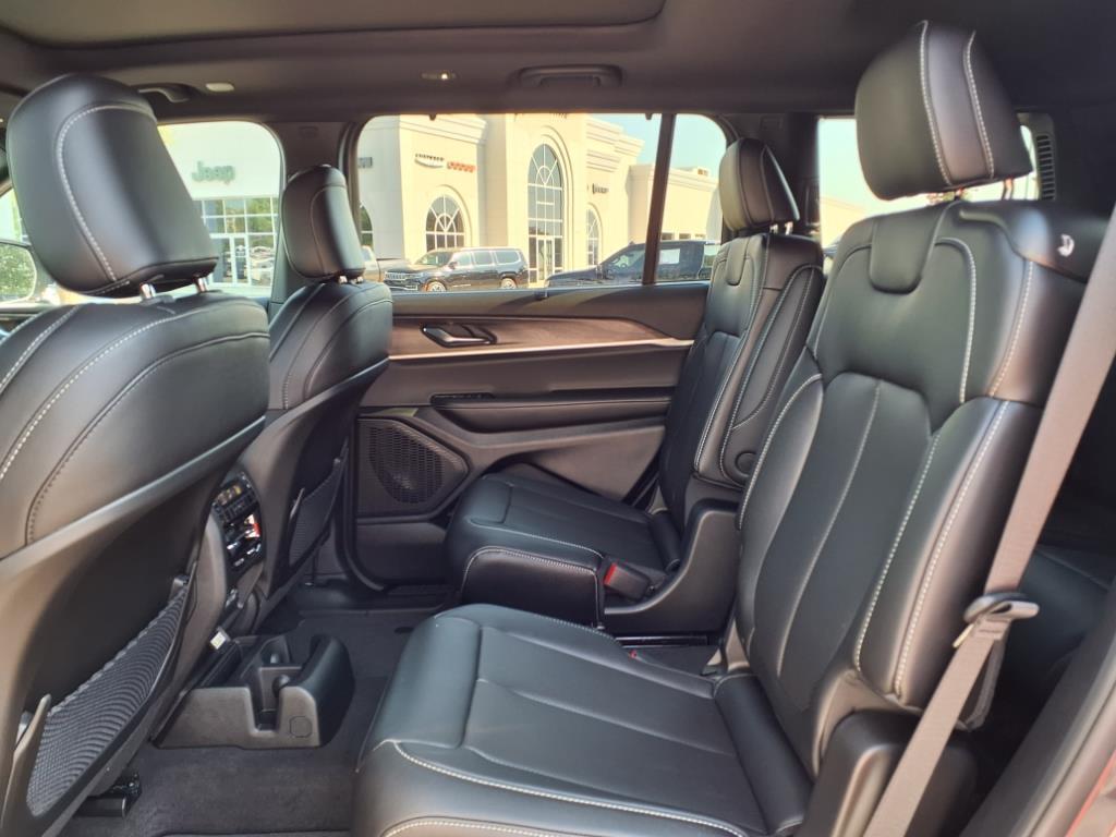 2025 Jeep Grand Cherokee Limited photo 25
