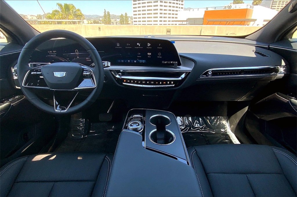 2025 Cadillac Lyriq Luxury photo 7
