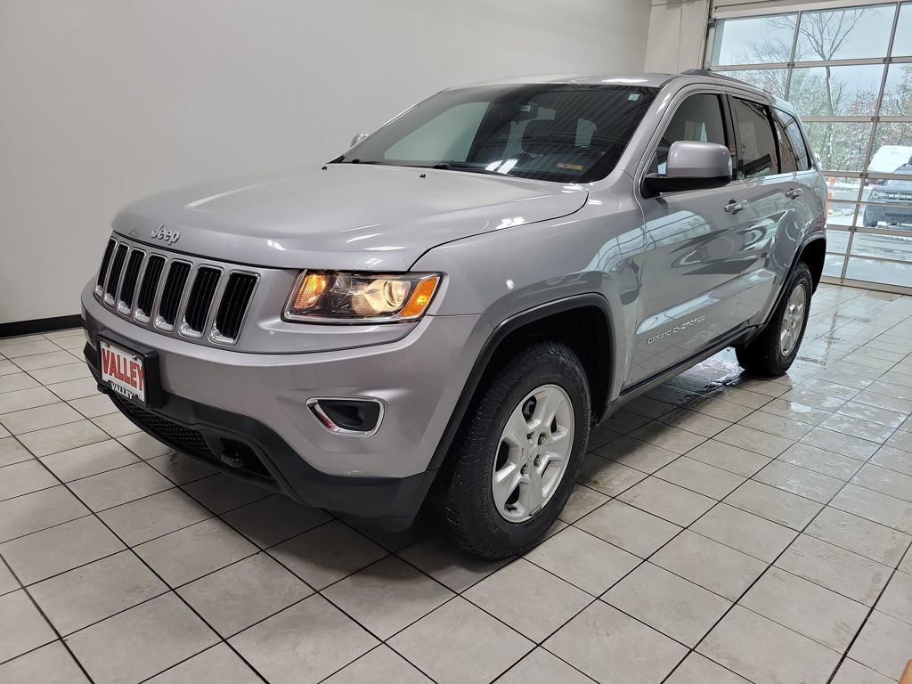 2016 Jeep Grand Cherokee Laredo photo 2