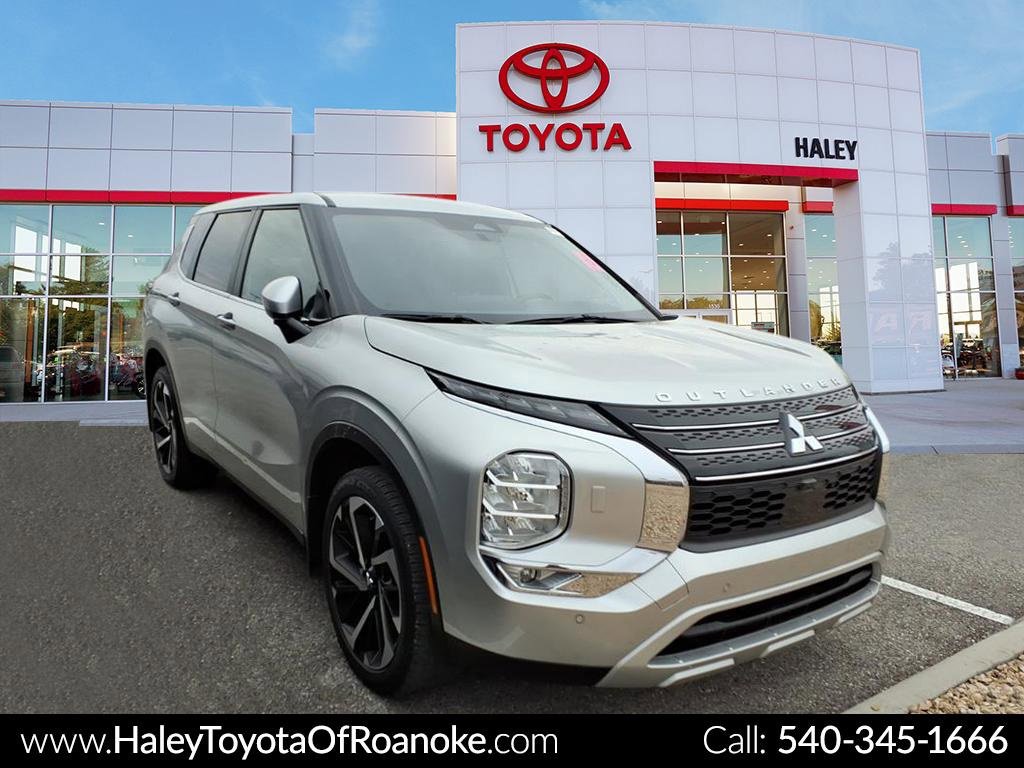 2023 Mitsubishi Outlander SE's photo