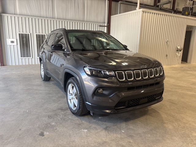 2022 Jeep Compass Latitude photo 2