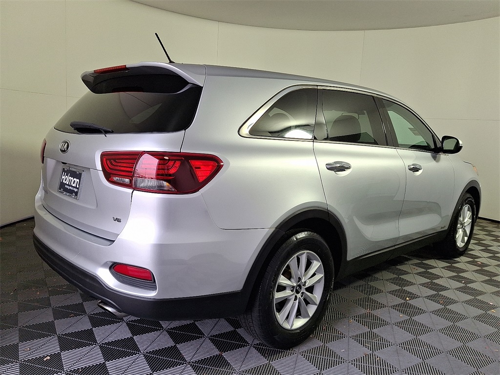 2019 Kia Sorento LX photo 2