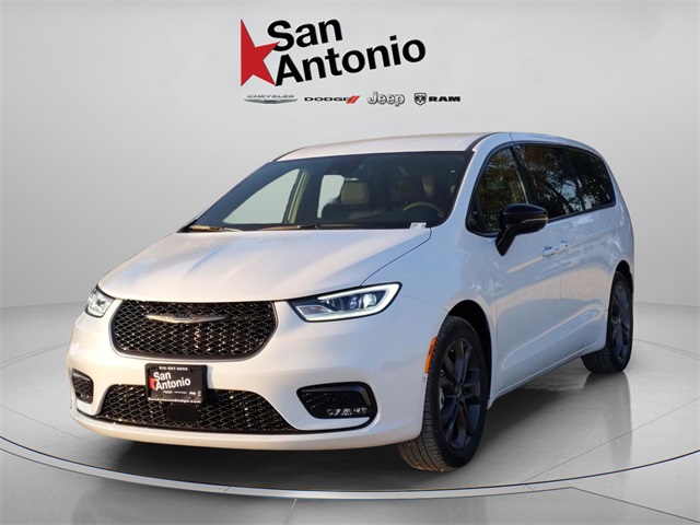 2026 Chrysler Pacifica photo 4