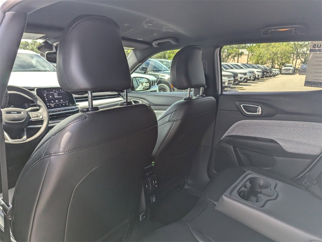 2025 Jeep Compass Latitude photo 8