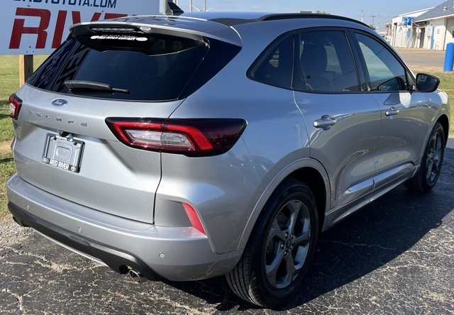 2023 Ford Escape ST-Line photo 4
