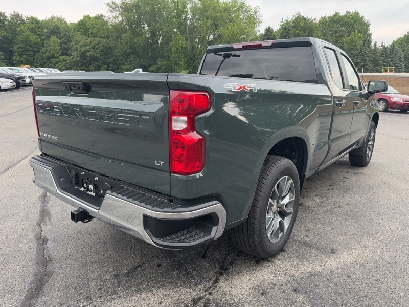2025 Chevrolet Silverado 1500 LT photo 3