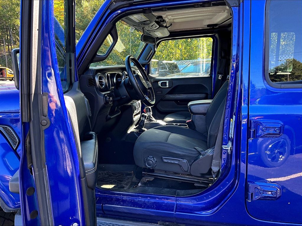 2018 Jeep Wrangler Unlimited Sahara photo 7