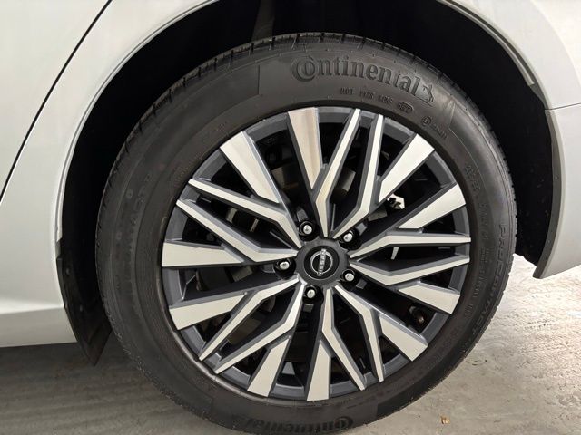 2023 Nissan Altima 2.5 SV photo 8
