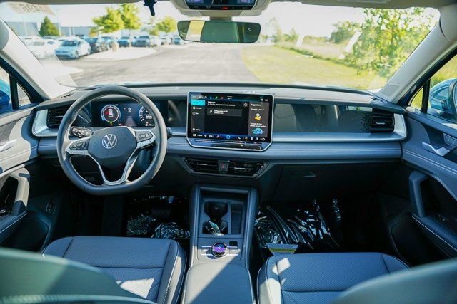 2025 Volkswagen Tiguan SE photo 25