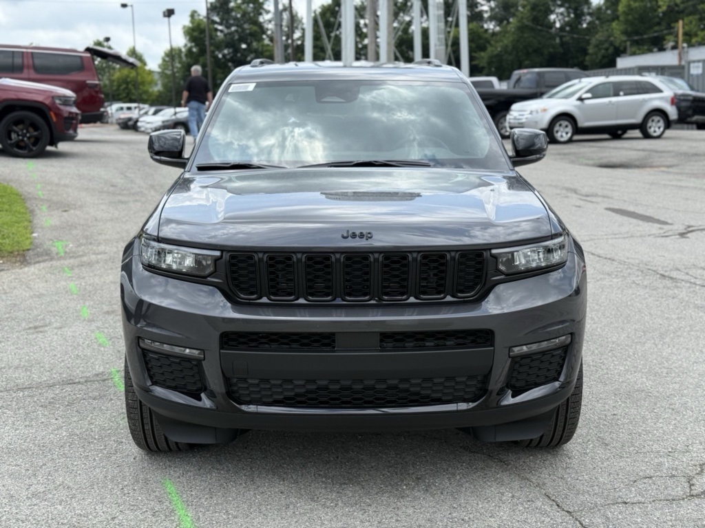 2025 Jeep Grand Cherokee Limited photo 3