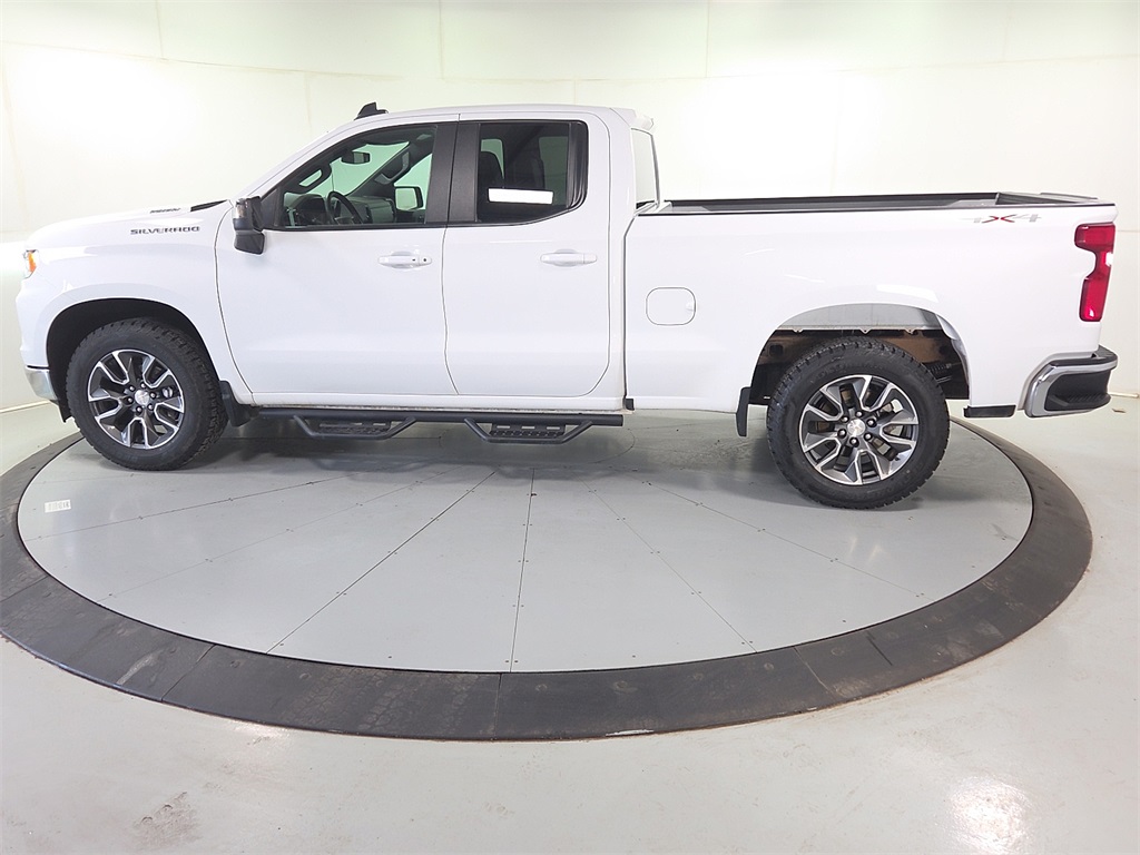2023 Chevrolet Silverado 1500 LT photo 4