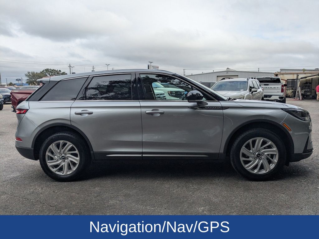 2023 Lincoln Corsair Standard photo 3