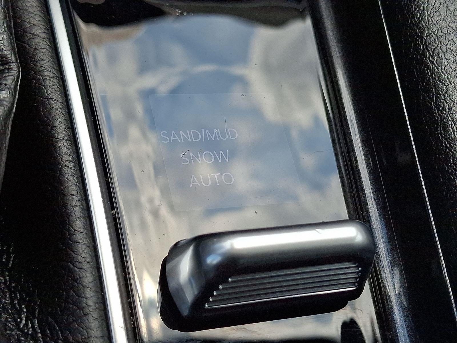 2023 Jeep Compass Latitude Lux photo 23