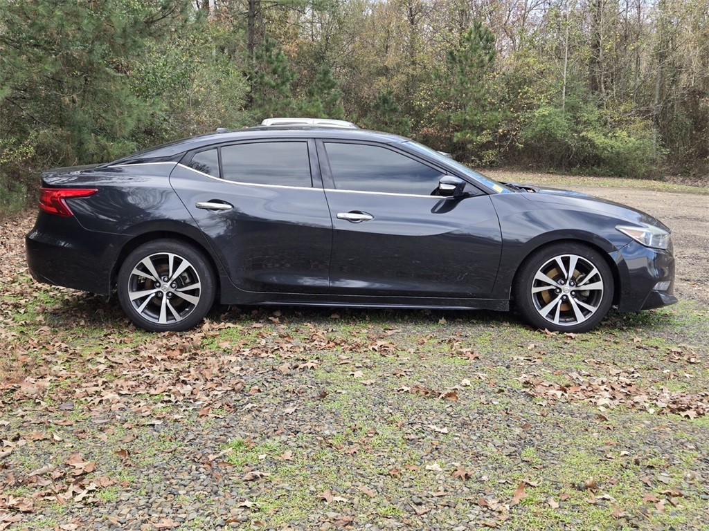 2017 Nissan Maxima SV photo 2
