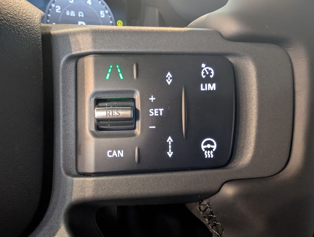 2025 Land Rover Defender 110 X-Dynamic SE photo 17