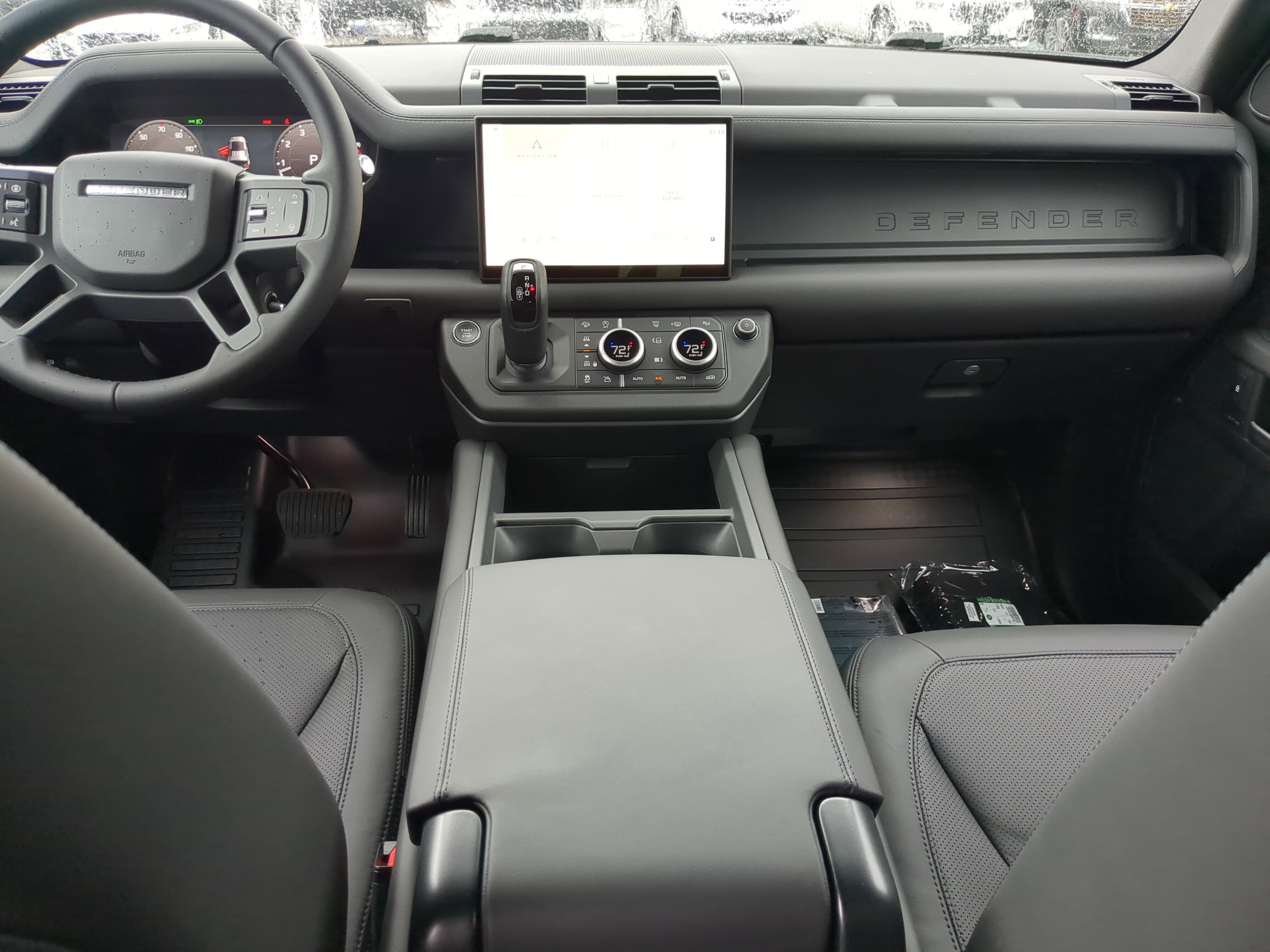 2025 Land Rover Defender 110 S photo 13