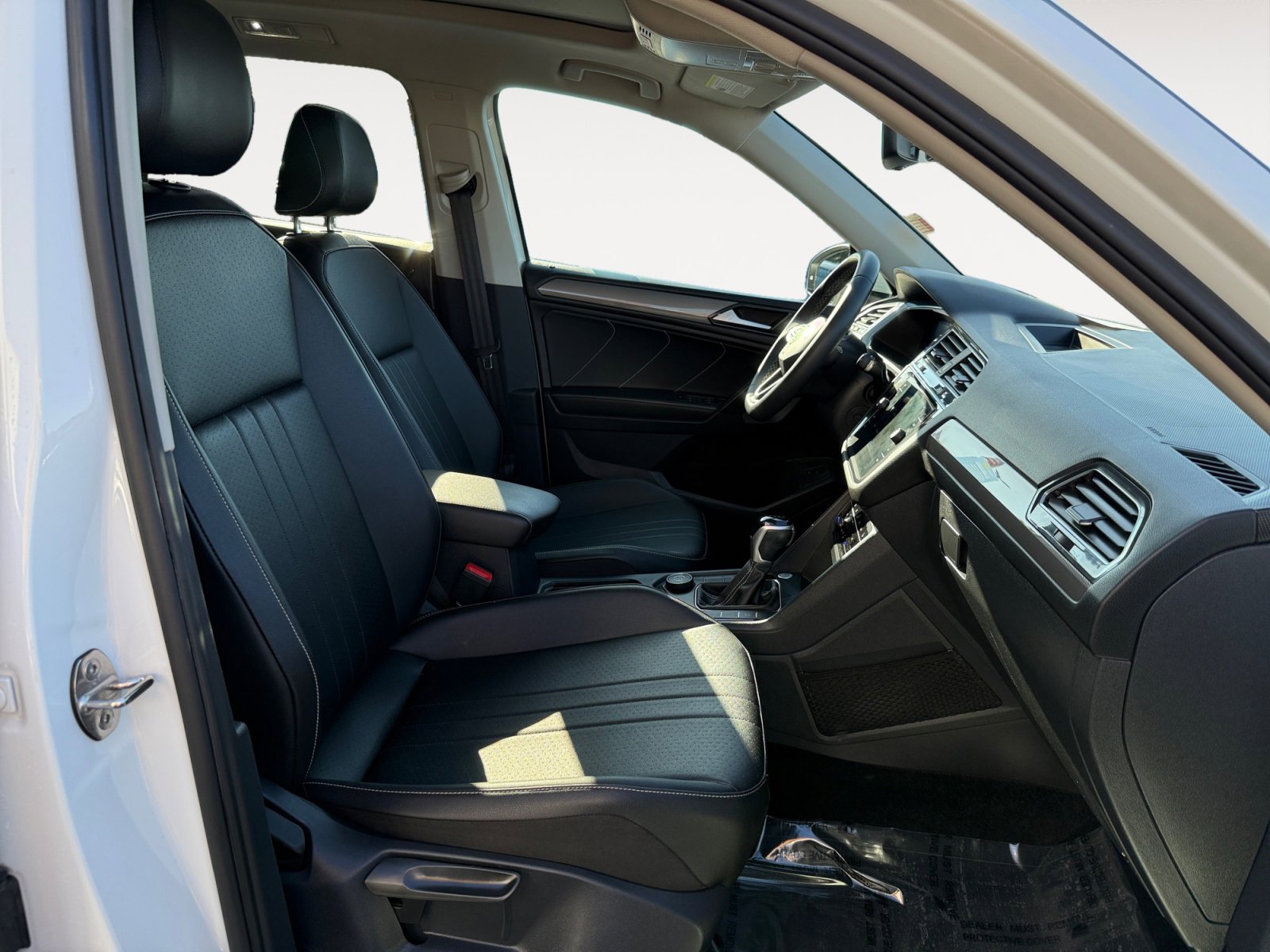 2022 Volkswagen Tiguan SE photo 19