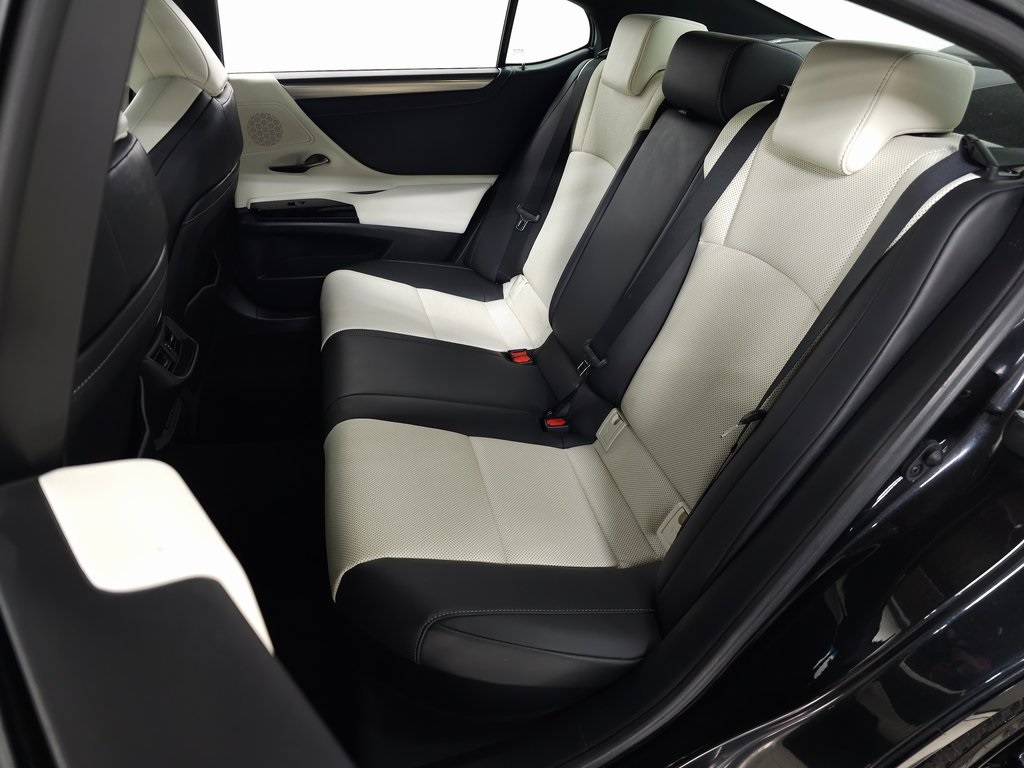 2022 LEXUS ES - Image 31