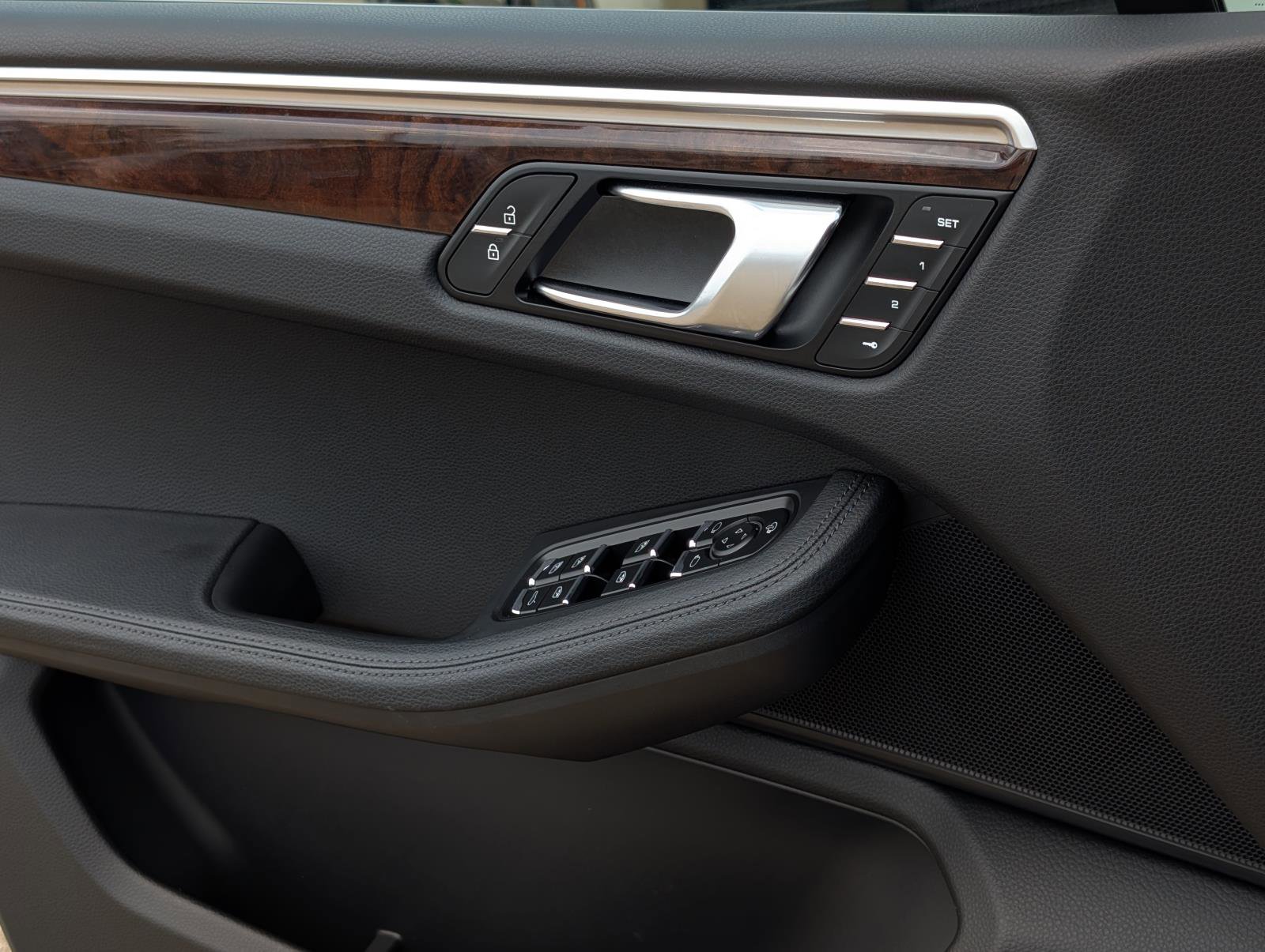 2023 Porsche Macan T photo 16