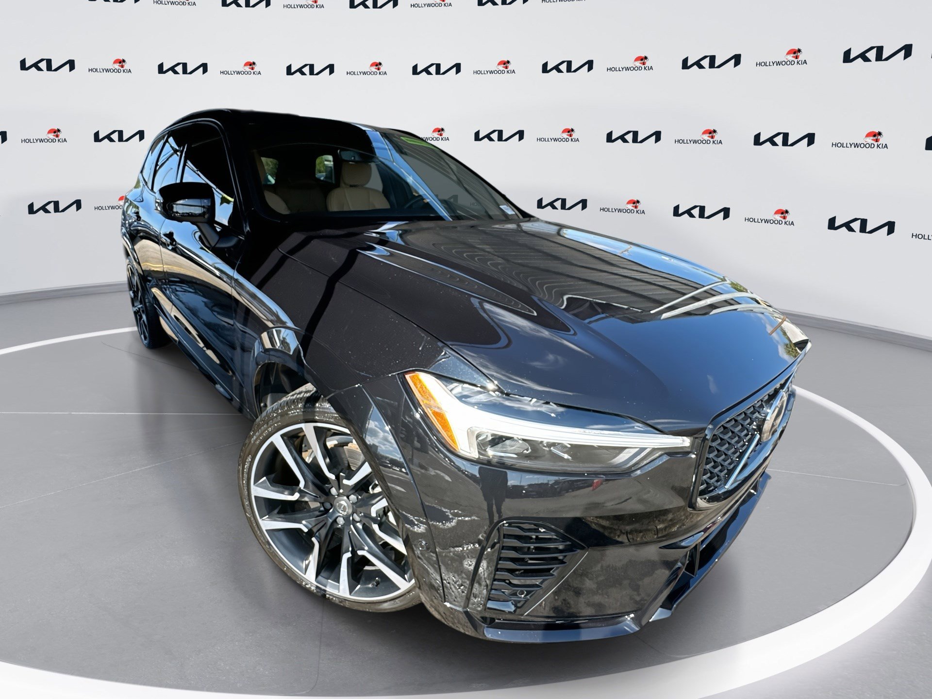 2024 Volvo XC60 Ultimate's photo