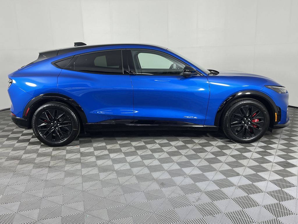 2025 Ford Mustang Mach-E Premium photo 4