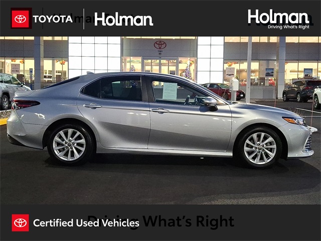 2023 Toyota Camry LE's photo