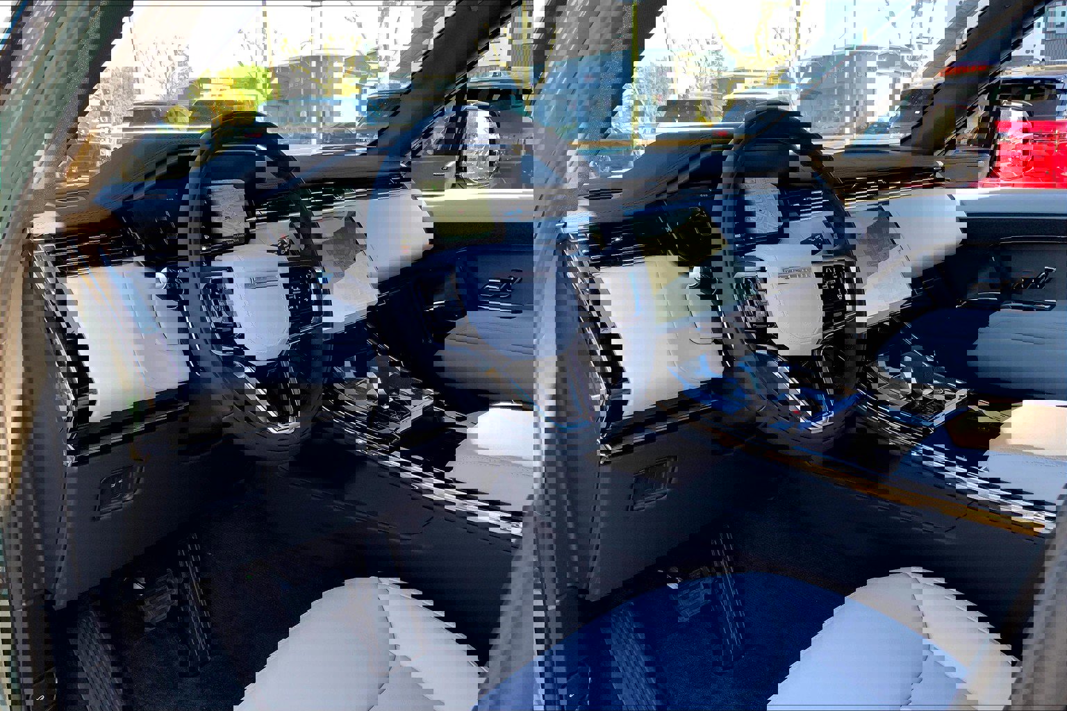 2025 Land Rover Range Rover Sport P360 S photo 8