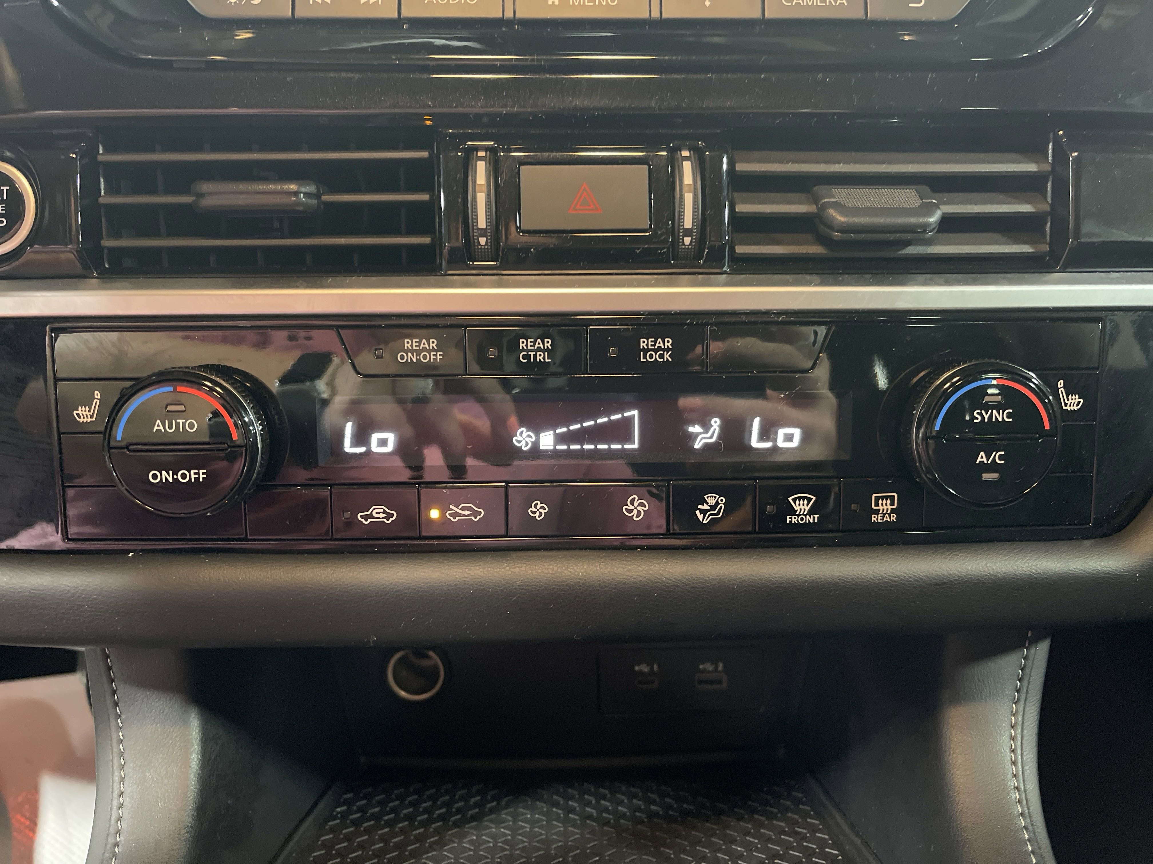 2024 Nissan Pathfinder SV photo 12