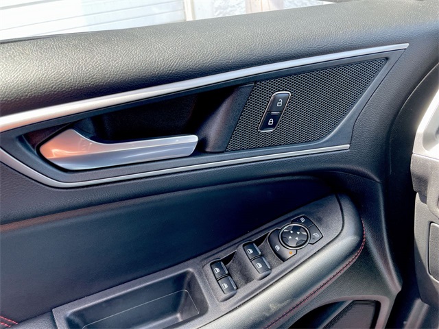 2024 Ford Edge ST photo 5