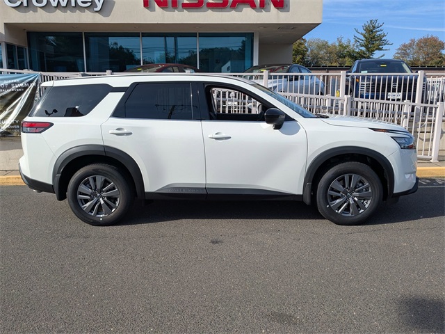 2025 Nissan Pathfinder S photo 2