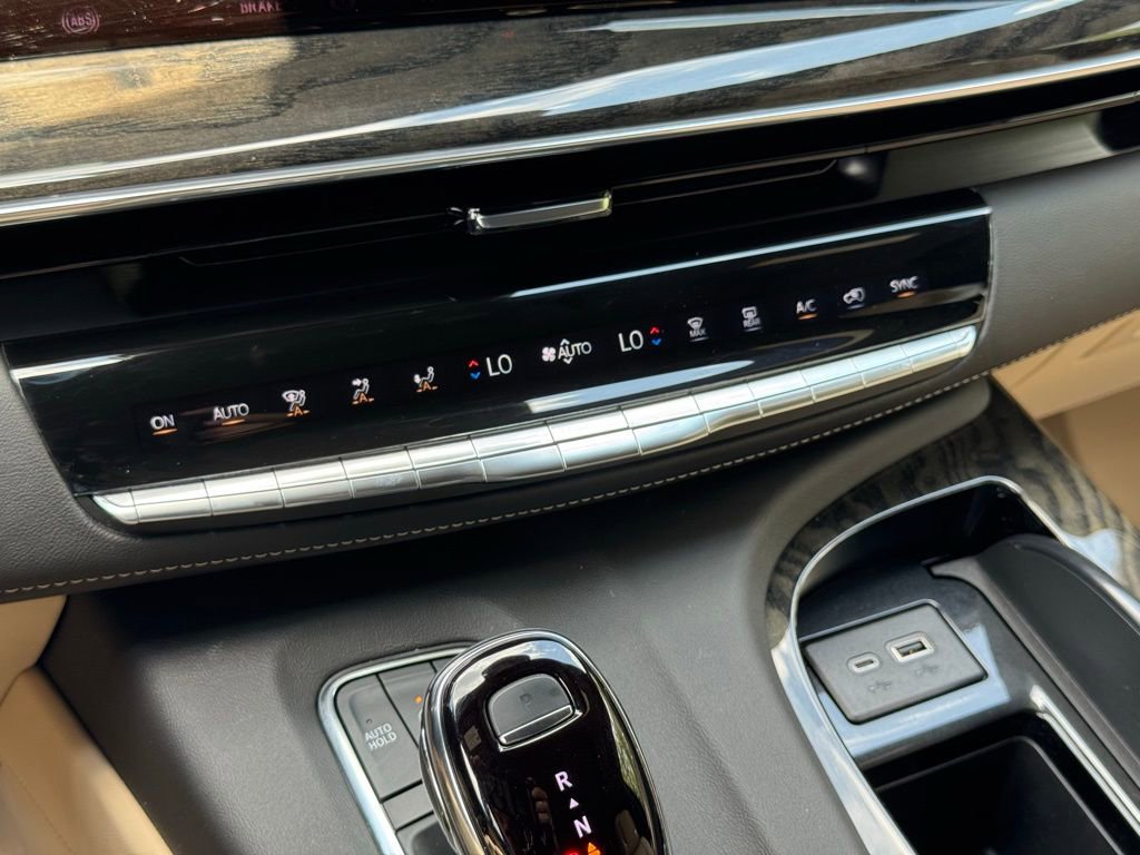 2024 Cadillac Escalade ESV Premium Luxury photo 32