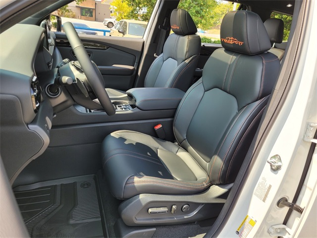 2025 Honda Pilot TrailSport photo 2