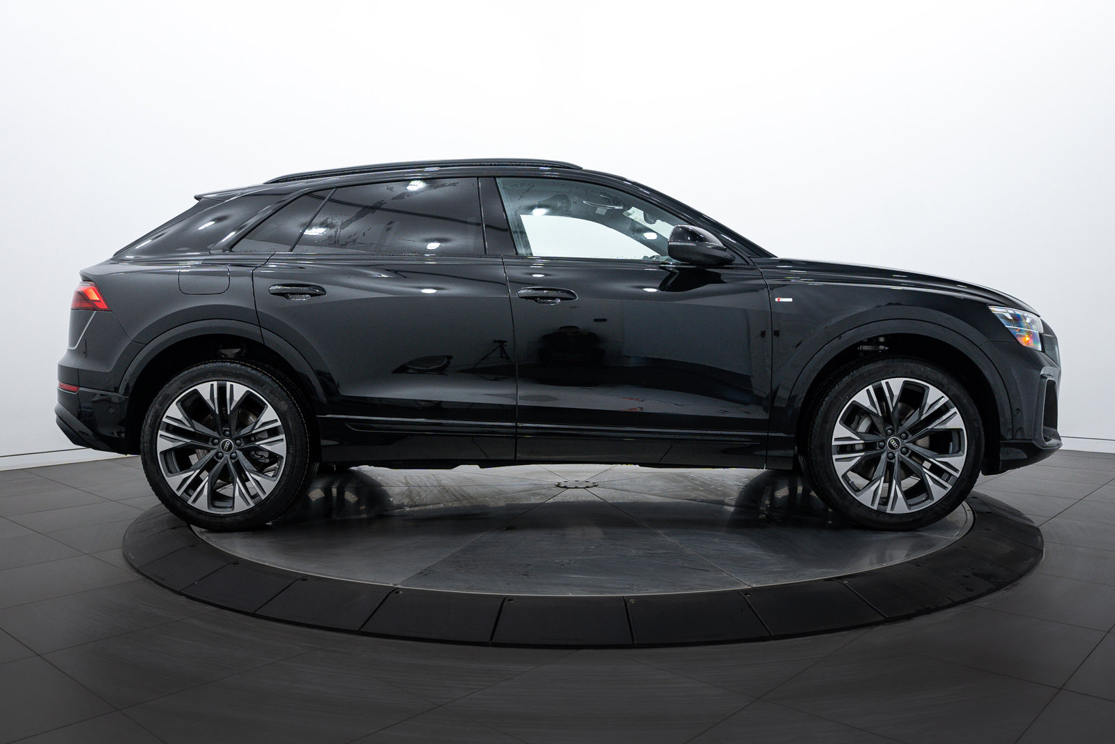 2025 Audi Q8 line Premium Plus photo 2