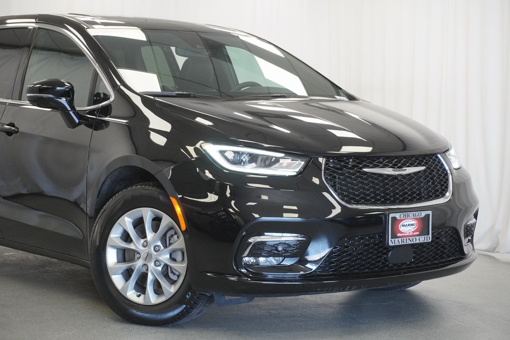 2025 Chrysler Pacifica photo 2