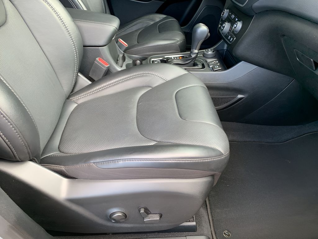 2023 Jeep Cherokee Altitude photo 16
