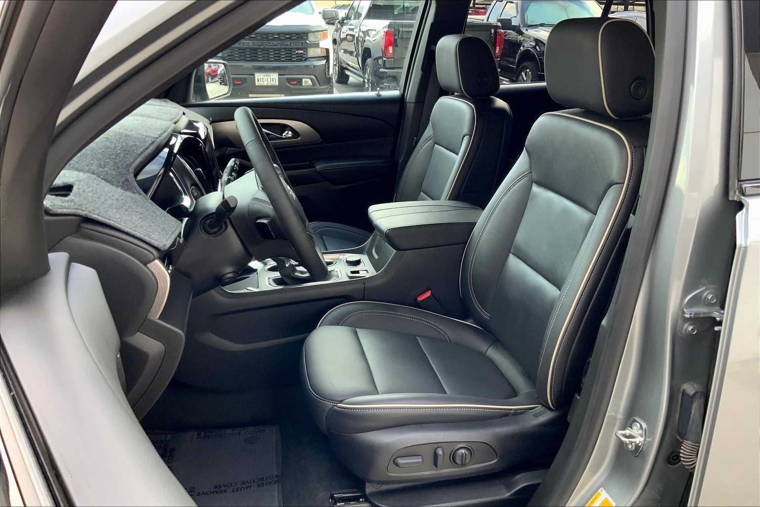 2023 Chevrolet Traverse Premier photo 7