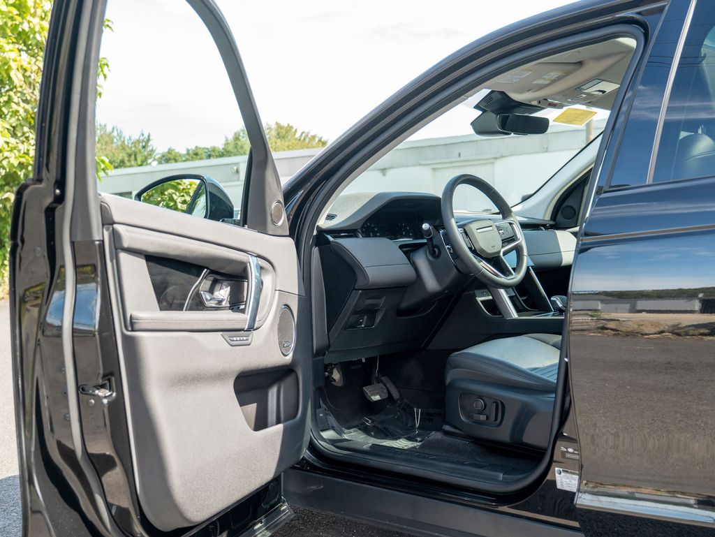 2024 Land Rover Discovery Sport S photo 10