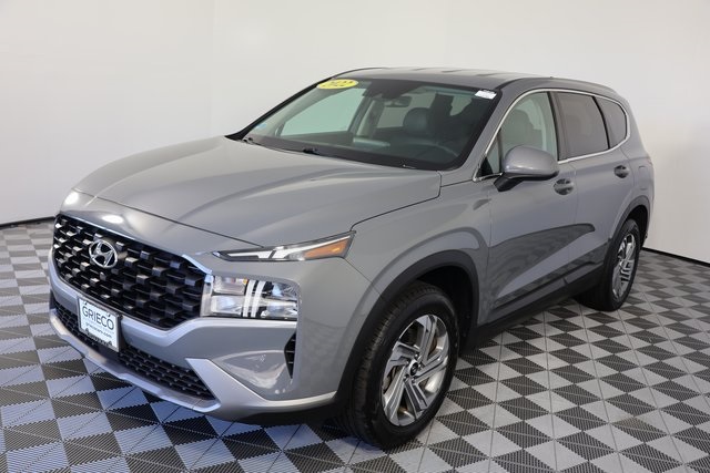 2022 Hyundai Santa Fe SE photo 2
