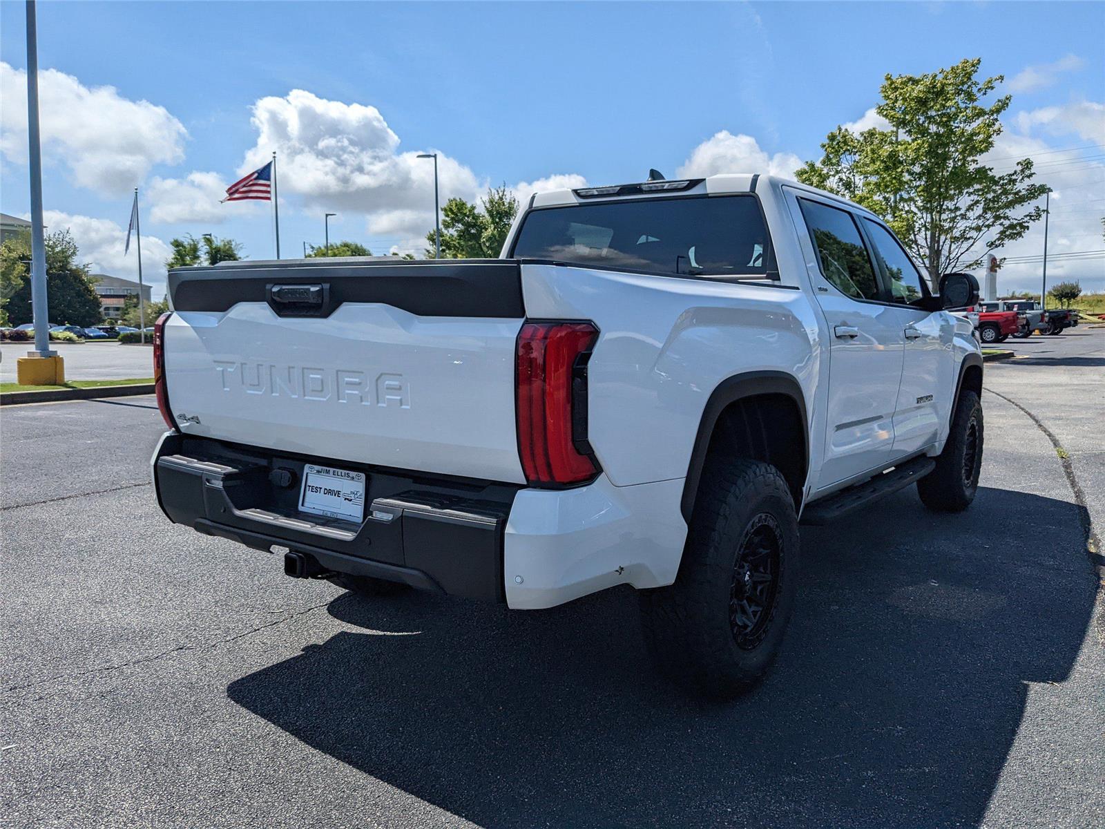 2025 Toyota Tundra SR5 CrewMax photo 19