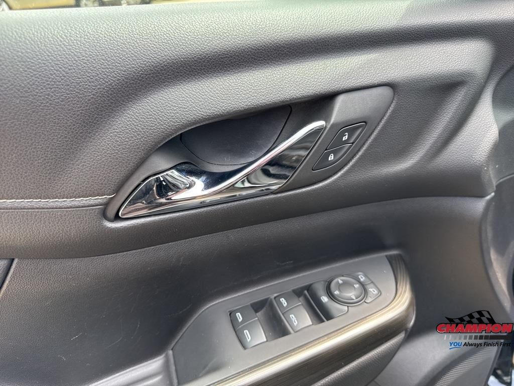 2023 Gmc Acadia SLT photo 2