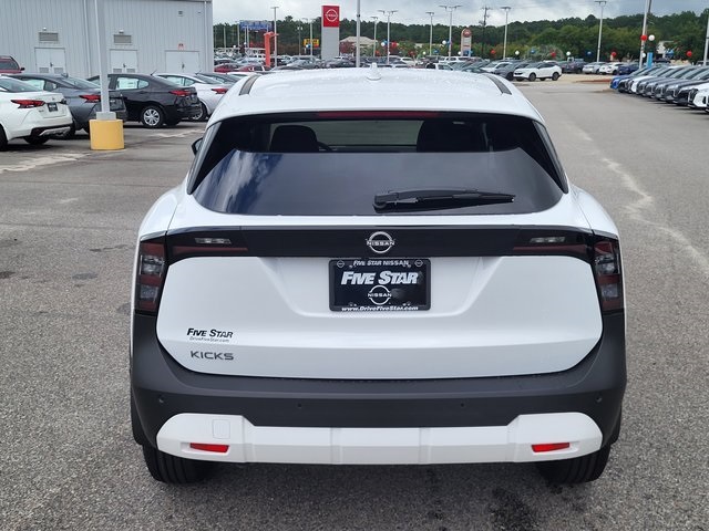 2025 Nissan Kicks SV photo 3
